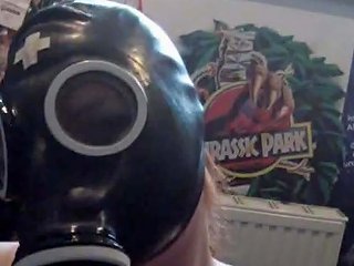 XHamster German Gothic Girl In Gasmaske Massiert Ihre Fetten